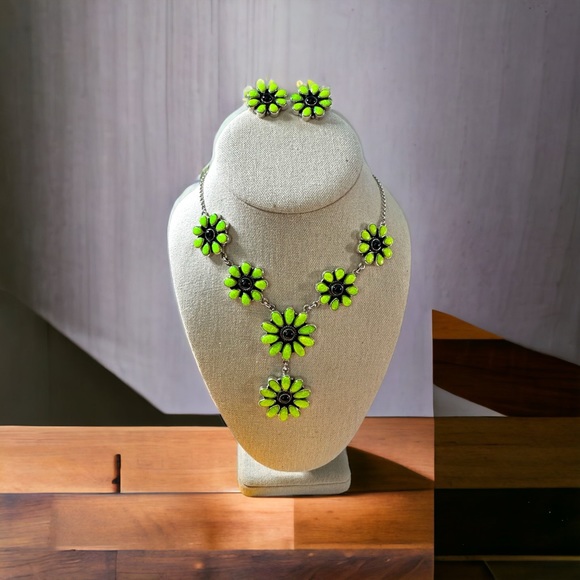 Green Aurora Opals & Black Onyx in Solid Sterling Silver Necklace & Earring Set - Picture 3 of 14